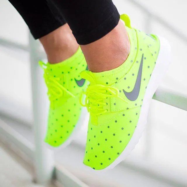 Nike Wmns Juvenate 'Polka Dot Volt'