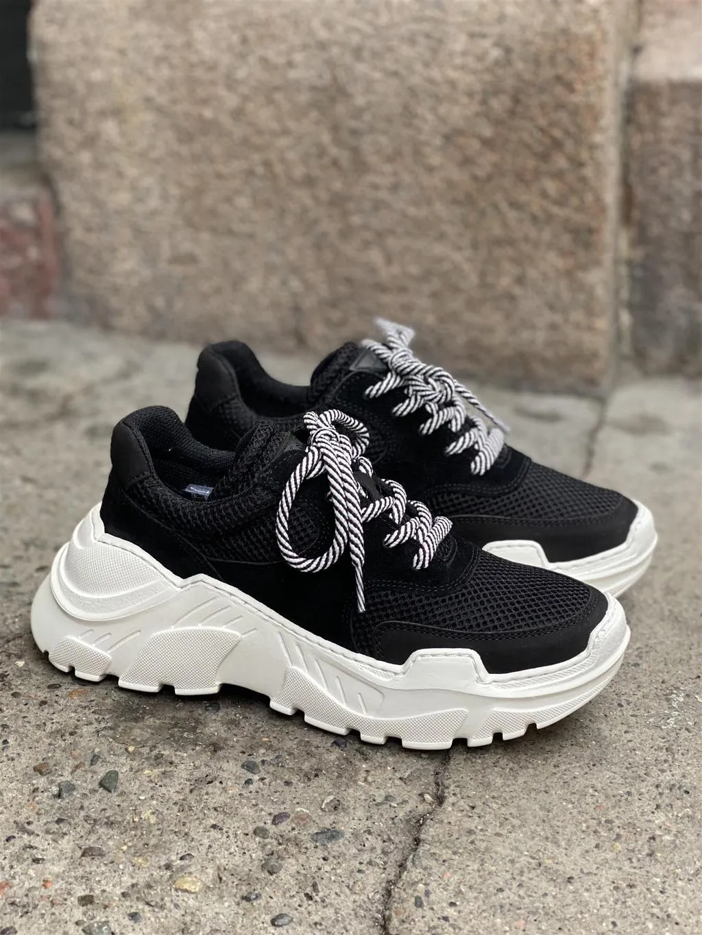 Sprint Mesh Black Chunky Sneakers