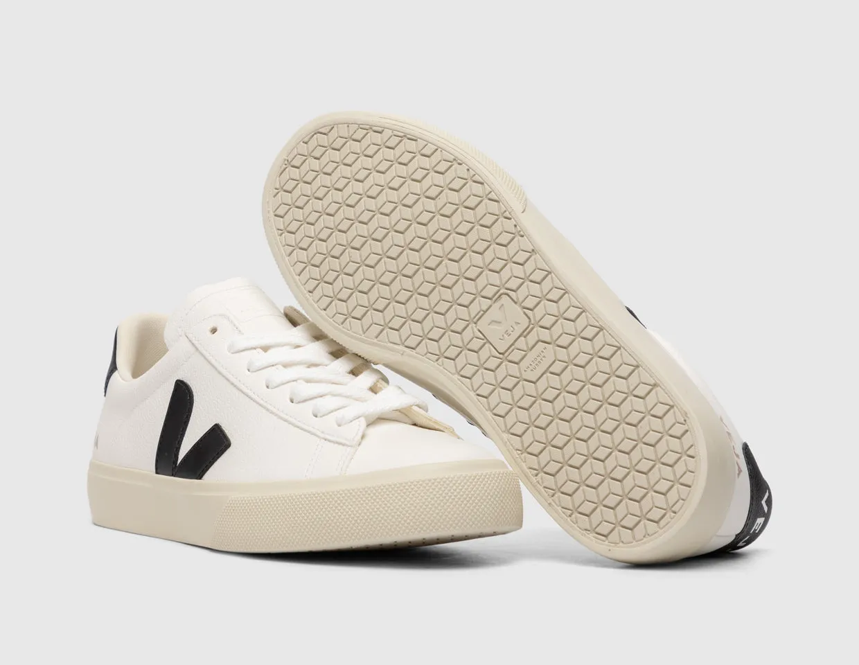 VEJA Women's Campo Extra White / Black