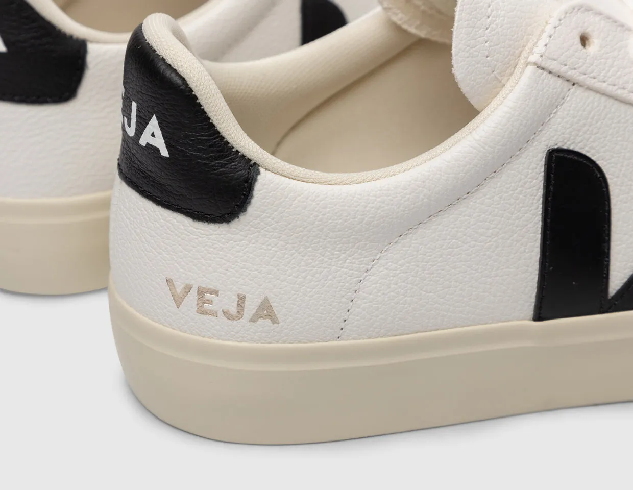 VEJA Women's Campo Extra White / Black