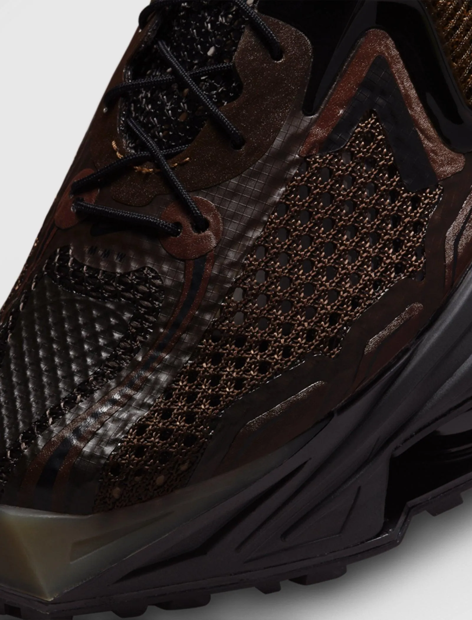 ZOOM MMW 004 "BAROQUE BROWN"